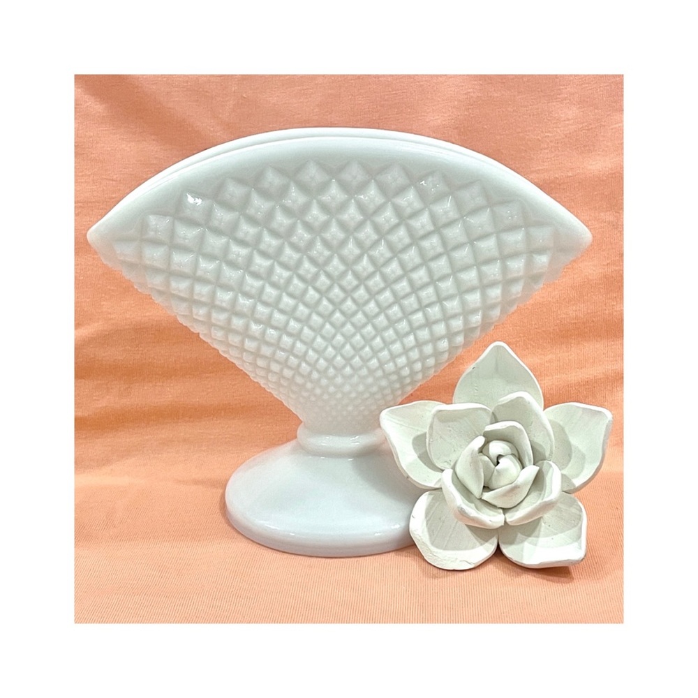 Vintage English Hobnail White Milk Glass Fan Vase Diamond Paint EUC